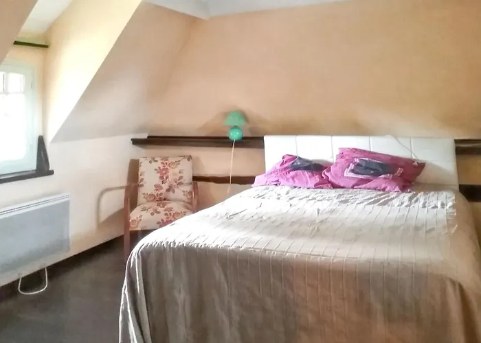 Maison Familiale Avec Jardin A Clarbec, 120 M², Jeux Pour Enfants *