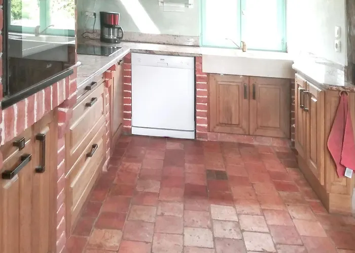 Maison Familiale Avec Jardin A Clarbec, 120 M², Jeux Pour Enfants Clarbec